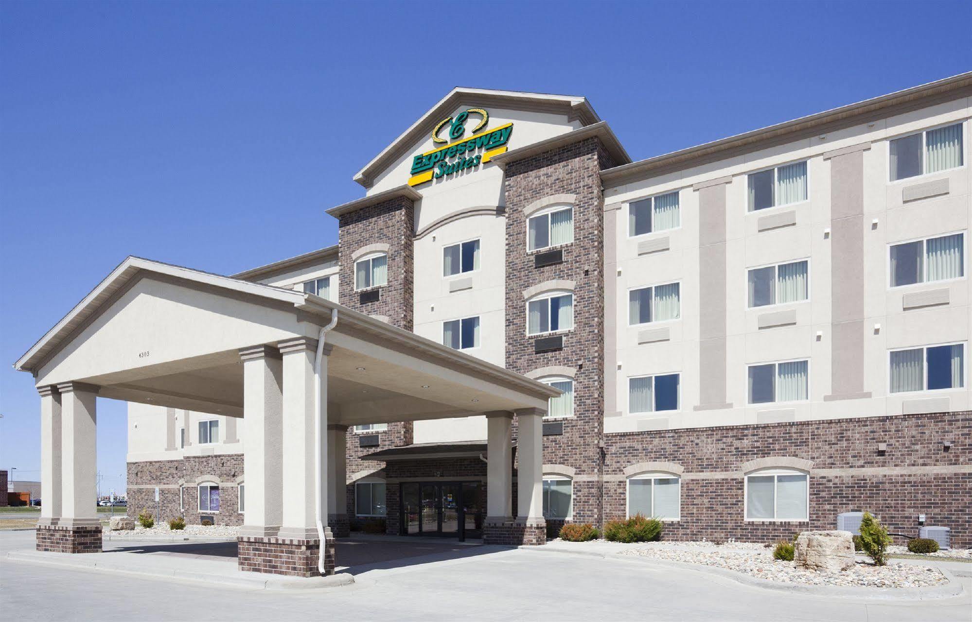 Expressway Suites Fargo Exterior foto